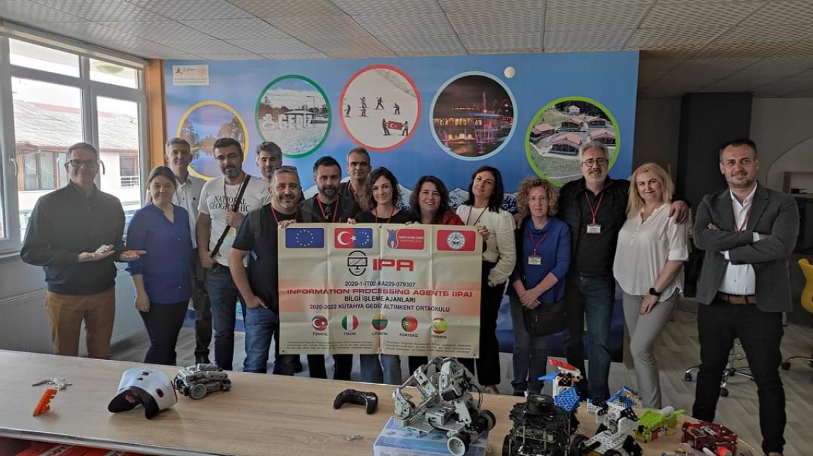 Erasmus+ IPA proje ekibimiz ile #GedizKendinYap atölyesinde robotik ve kodlama faaliyetlerine katıldık.
